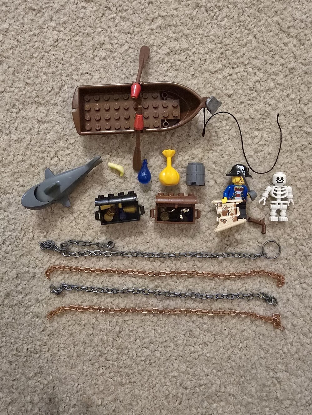 Vintage 2015 Lego Pirate Treasure Hunt Captain Minifigure And Misc Pieces